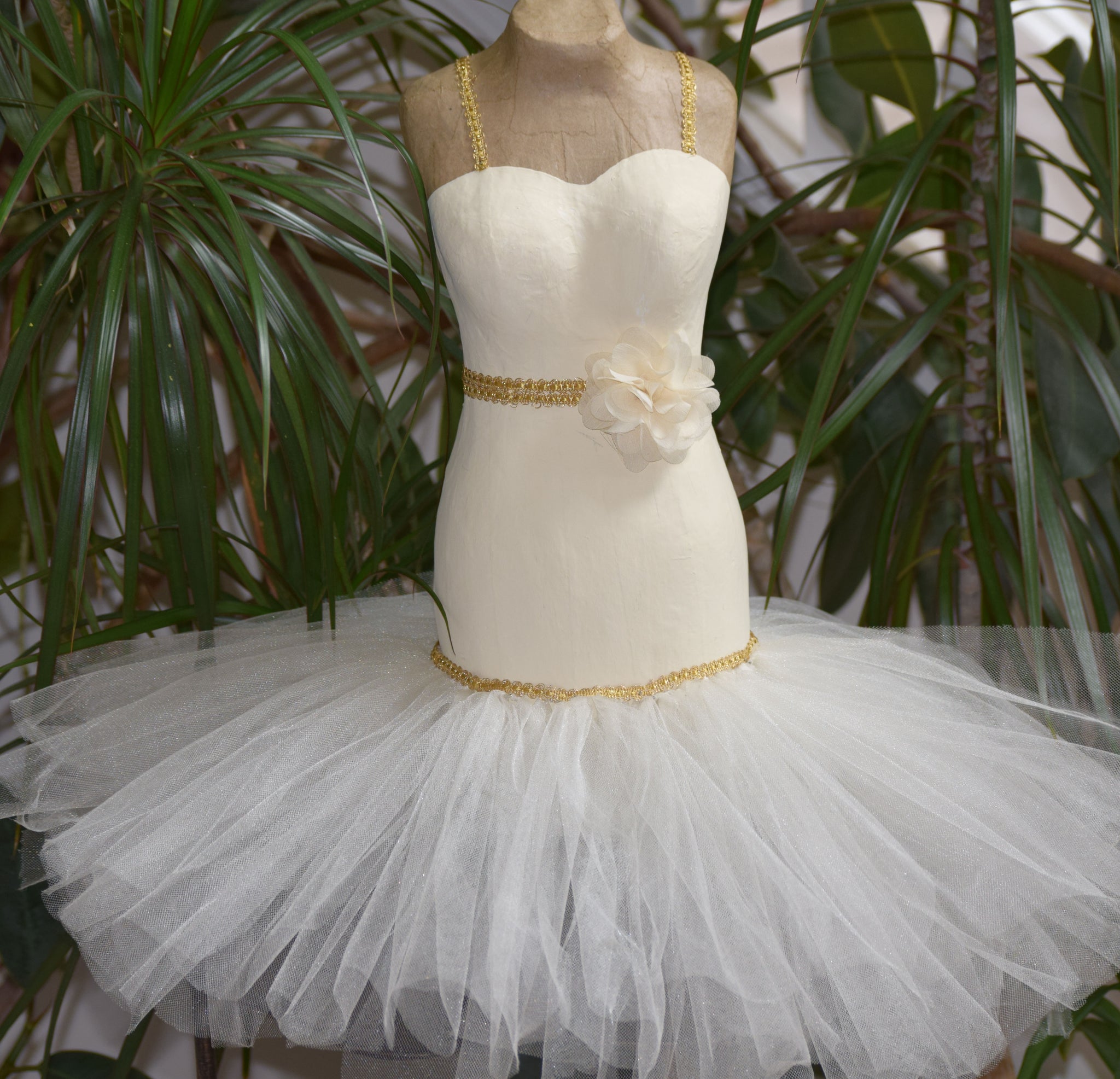 Mermaid Wedding Dress with Tulle Skirt Centerpiece